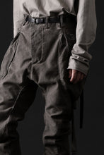 画像をギャラリービューアに読み込む, masnada BAGGY GUSSET POCKET PANTS / STRETCH RELIEF STRIPE COTTON (DUST)