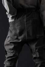 画像をギャラリービューアに読み込む, masnada BAGGY GUSSET POCKET PANTS / STRETCH RELIEF STRIPE COTTON (DUST)