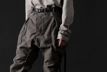 画像をギャラリービューアに読み込む, masnada BAGGY GUSSET POCKET PANTS / STRETCH RELIEF STRIPE COTTON (DUST)