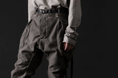 画像をギャラリービューアに読み込む, masnada BAGGY GUSSET POCKET PANTS / STRETCH RELIEF STRIPE COTTON (DUST)