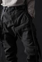 画像をギャラリービューアに読み込む, masnada BAGGY GUSSET POCKET PANTS / STRETCH RELIEF STRIPE COTTON (LEGION)