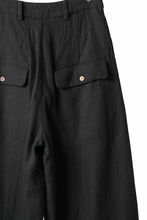 画像をギャラリービューアに読み込む, Aleksandr Manamis Wide Tapered Ankle Pant / Mesh Linen (BLACK)