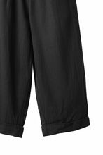 画像をギャラリービューアに読み込む, Aleksandr Manamis Wide Tapered Ankle Pant / Mesh Linen (BLACK)
