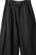 画像をギャラリービューアに読み込む, Aleksandr Manamis Wide Tapered Ankle Pant / Mesh Linen (BLACK)