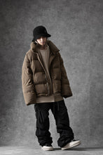 画像をギャラリービューアに読み込む, A.F ARTEFACT HIGH NECK DOWN JACKET / CORDUROY (BROWN)