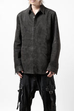 Load image into Gallery viewer, ISAMU KATAYAMA BACKLASH REVERSE LEATHER SHIRT / DOUBLE DYED - JP WET WHITE CALF (GREY)