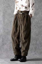 画像をギャラリービューアに読み込む, Aleksandr Manamis Corduroy Panel Pant (BROWN)