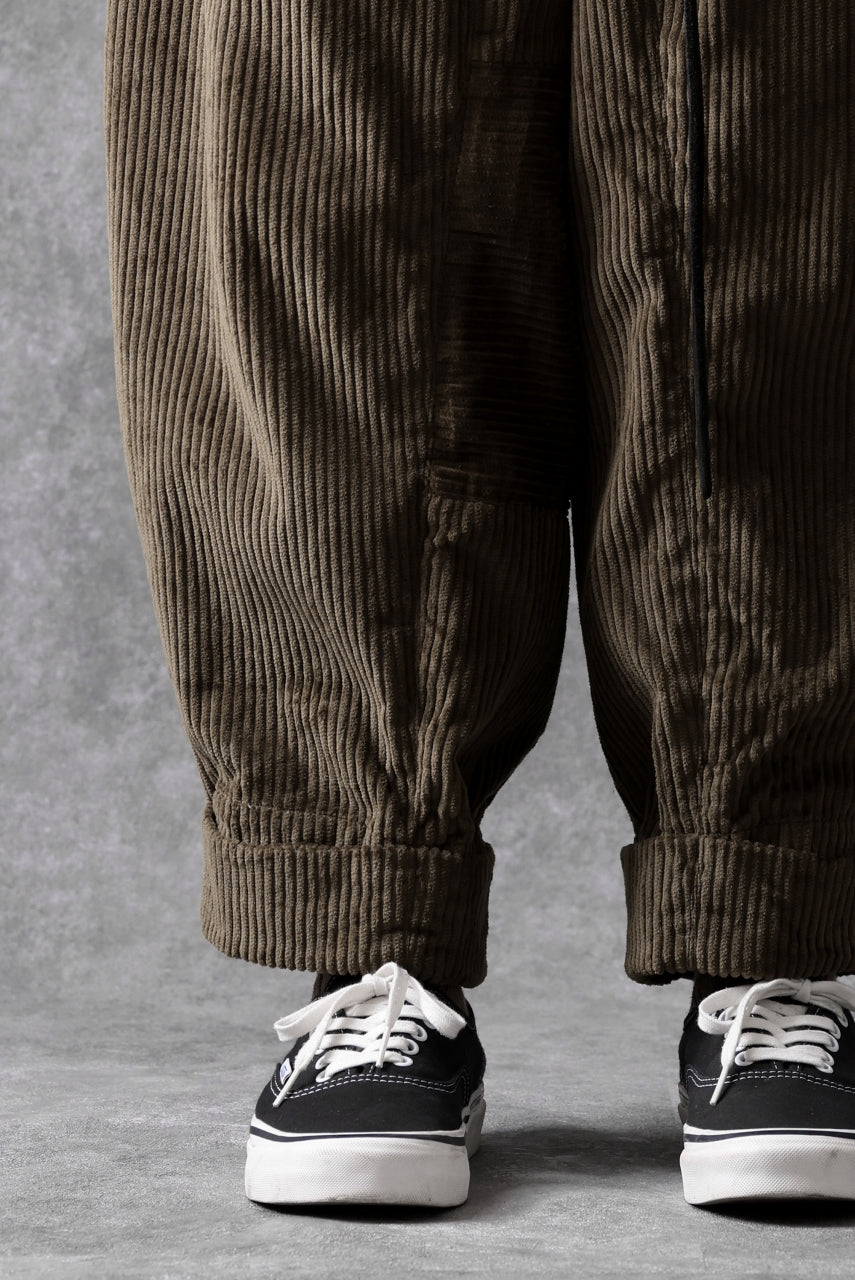 画像をギャラリービューアに読み込む, Aleksandr Manamis Corduroy Panel Pant (BROWN)