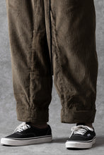 画像をギャラリービューアに読み込む, Aleksandr Manamis Corduroy Panel Pant (BROWN)