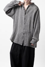 画像をギャラリービューアに読み込む, COLINA BANDED COLLAR WIDE SHIRT / LINEN DOBBY CHAMBRAY (BLACK)