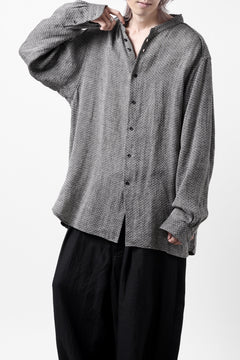 画像をギャラリービューアに読み込む, COLINA BANDED COLLAR WIDE SHIRT / LINEN DOBBY CHAMBRAY (BLACK)