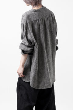 画像をギャラリービューアに読み込む, COLINA BANDED COLLAR WIDE SHIRT / LINEN DOBBY CHAMBRAY (BLACK)