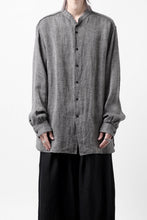 画像をギャラリービューアに読み込む, COLINA BANDED COLLAR WIDE SHIRT / LINEN DOBBY CHAMBRAY (BLACK)