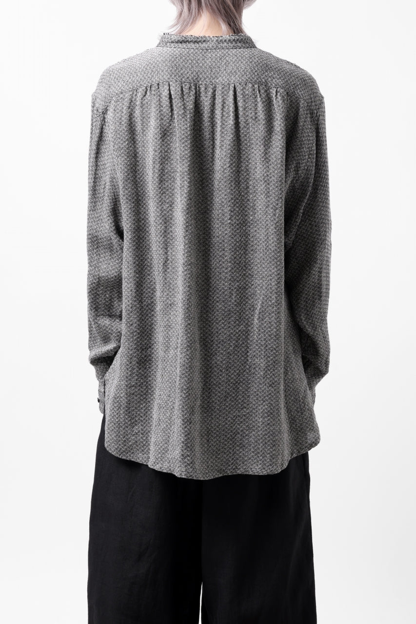 画像をギャラリービューアに読み込む, COLINA BANDED COLLAR WIDE SHIRT / LINEN DOBBY CHAMBRAY (BLACK)