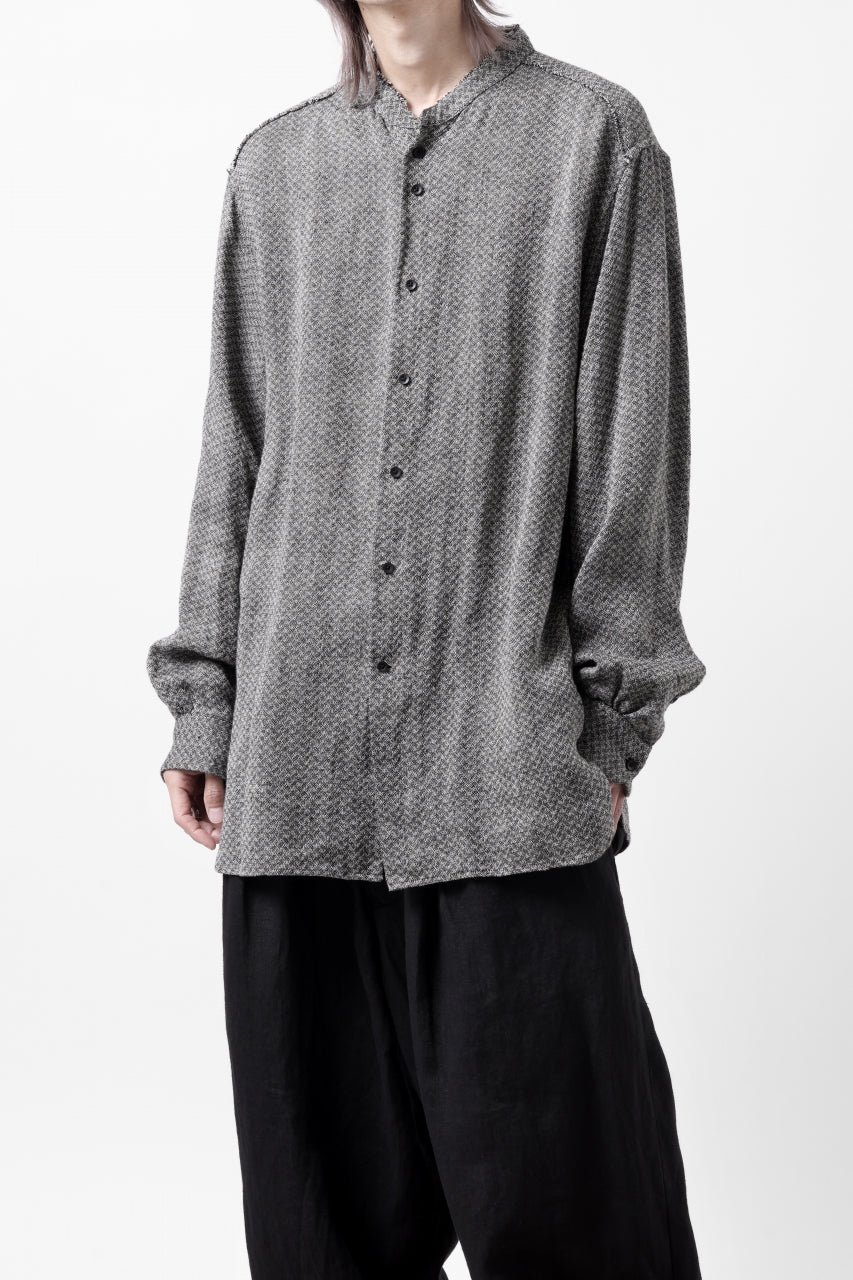 画像をギャラリービューアに読み込む, COLINA BANDED COLLAR WIDE SHIRT / LINEN DOBBY CHAMBRAY (BLACK)