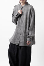 画像をギャラリービューアに読み込む, COLINA BANDED COLLAR WIDE SHIRT / LINEN DOBBY CHAMBRAY (BLACK)