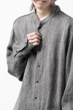 画像をギャラリービューアに読み込む, COLINA BANDED COLLAR WIDE SHIRT / LINEN DOBBY CHAMBRAY (BLACK)