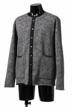 Load image into Gallery viewer, KLASICA BLACK CAT CREW NECK CARDIGAN / GRAINY PRINT BACK SIDE FLEECE (GREIGE)