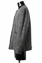 Load image into Gallery viewer, KLASICA BLACK CAT CREW NECK CARDIGAN / GRAINY PRINT BACK SIDE FLEECE (GREIGE)