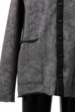Load image into Gallery viewer, KLASICA BLACK CAT CREW NECK CARDIGAN / GRAINY PRINT BACK SIDE FLEECE (GREIGE)