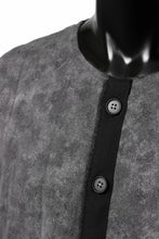 Load image into Gallery viewer, KLASICA BLACK CAT CREW NECK CARDIGAN / GRAINY PRINT BACK SIDE FLEECE (GREIGE)