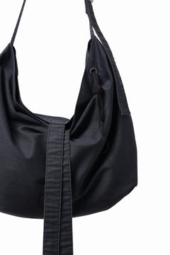 Load image into Gallery viewer, KLASICA BIVOUAC RIBBON SHOULDER BAG / SURPHER DYED MOLE SKIN (DEEP SEA)