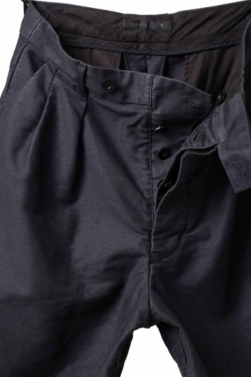 Load image into Gallery viewer, KLASICA GOSSE TWO TUCKED TROUSERS / SURPHER DYED MOLE SKIN (DEEP SEA)