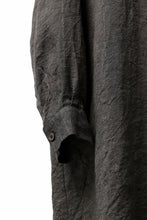 画像をギャラリービューアに読み込む, YUTA MATSUOKA long shirt / linen gold thread stripe (charcoal gray)