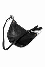 Load image into Gallery viewer, ISAMU KATAYAMA BACKLASH 2WAY BAM FLAP BAG / ITALY SHOULDER OBJECT DYED (BLACK)