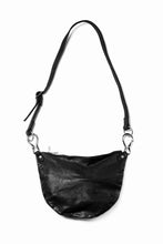 Load image into Gallery viewer, ISAMU KATAYAMA BACKLASH 2WAY BAM FLAP BAG / ITALY SHOULDER OBJECT DYED (BLACK)