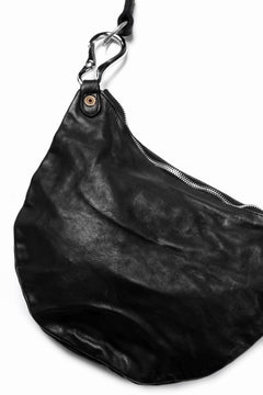 Load image into Gallery viewer, ISAMU KATAYAMA BACKLASH 2WAY BAM FLAP BAG / ITALY SHOULDER OBJECT DYED (BLACK)