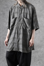 画像をギャラリービューアに読み込む, KLASICA RELAXED FIT H/S SHIRTS / DRAPE & SMOOTH TEXTILE (GRAYSH DYE CHECK)