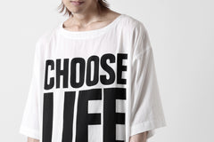 画像をギャラリービューアに読み込む, KATHARINE HAMNETT FABRIC SLOGAN TEE / CHOOSE LIFE (WHITE)