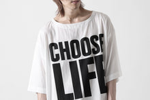 画像をギャラリービューアに読み込む, KATHARINE HAMNETT FABRIC SLOGAN TEE / CHOOSE LIFE (WHITE)