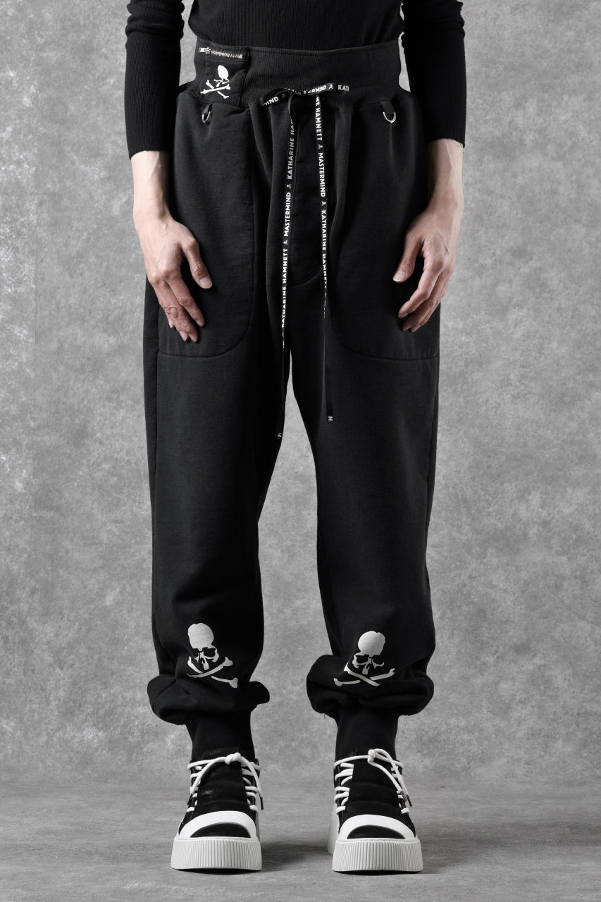 Load image into Gallery viewer, MASTERMIND WORLD x KATHARINE HAMNETT JOGGER PANTS (BLACK)
