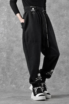 Load image into Gallery viewer, MASTERMIND WORLD x KATHARINE HAMNETT JOGGER PANTS (BLACK)