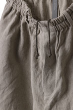 画像をギャラリービューアに読み込む, YUTA MATSUOKA dirts tapered trousers / no.14 linen canvas (ecru)