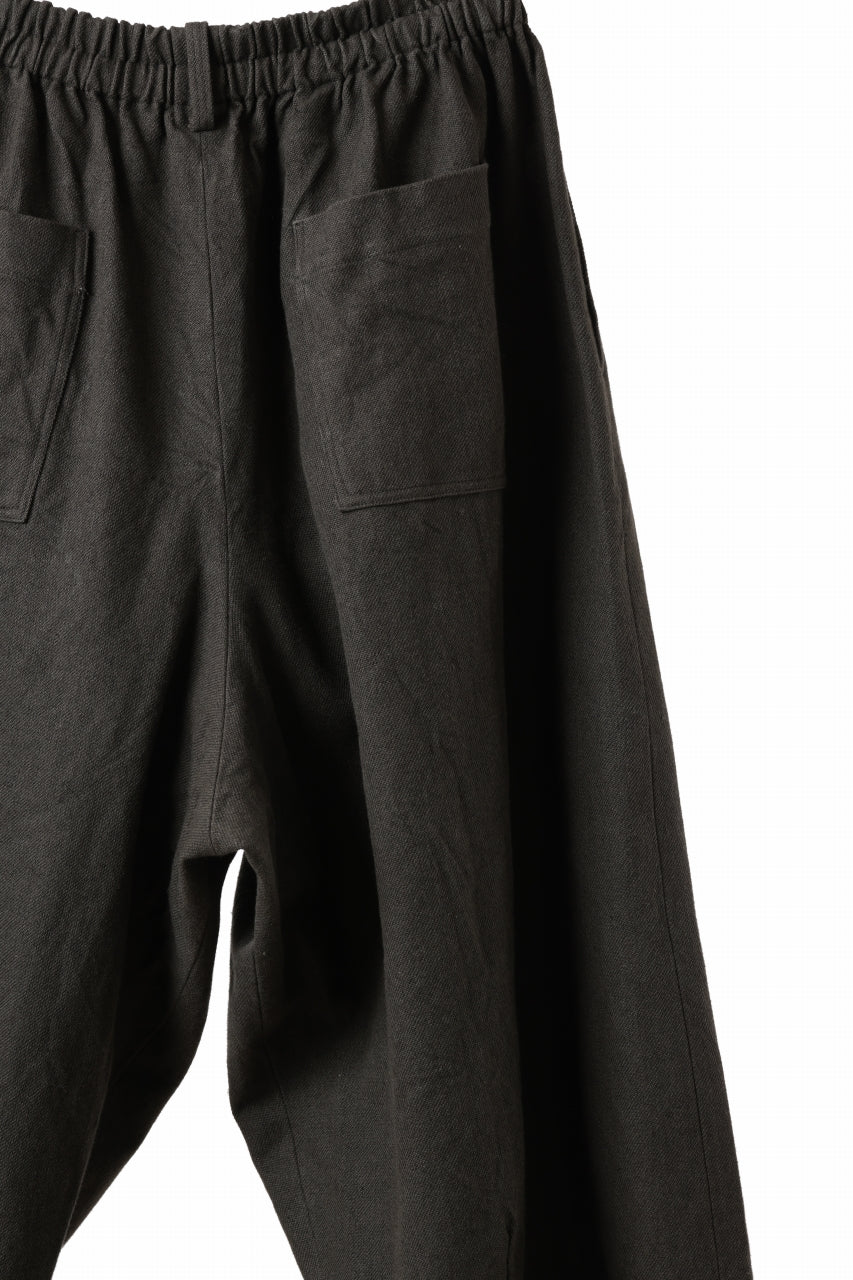 画像をギャラリービューアに読み込む, YUTA MATSUOKA dirts tapered trousers / sulfur dyed cotton linen gabardine (brown)
