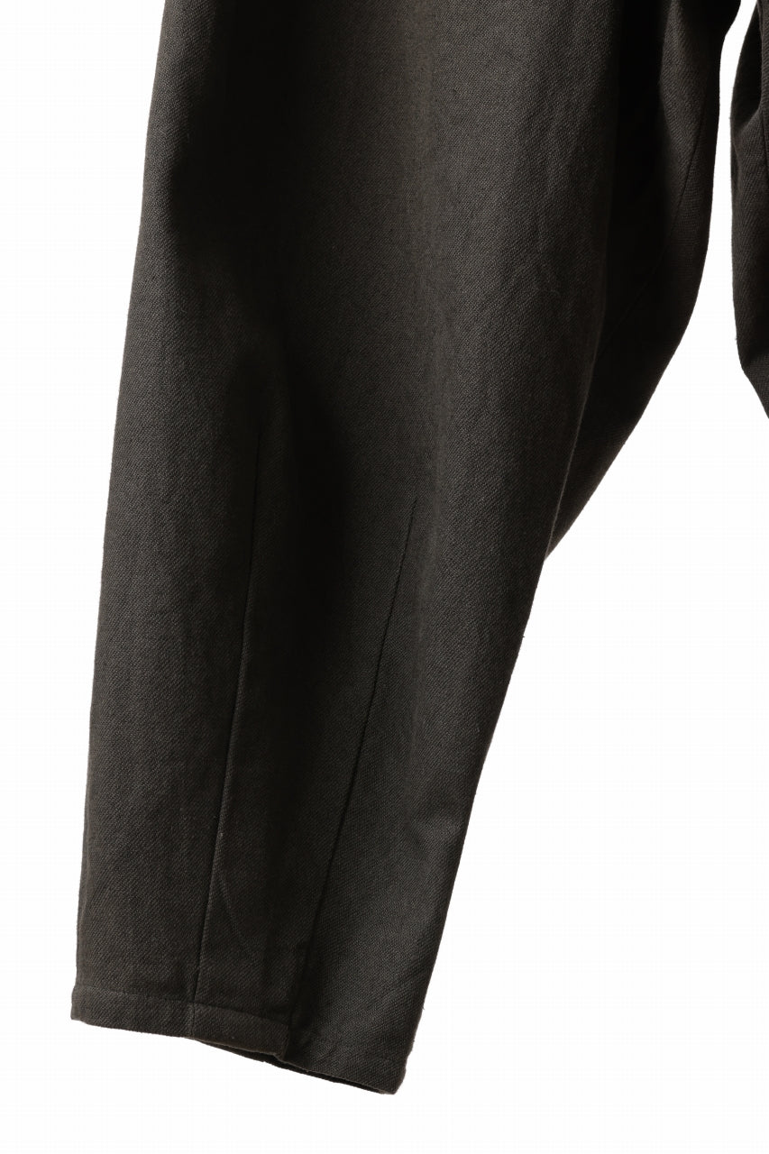 画像をギャラリービューアに読み込む, YUTA MATSUOKA dirts tapered trousers / sulfur dyed cotton linen gabardine (brown)