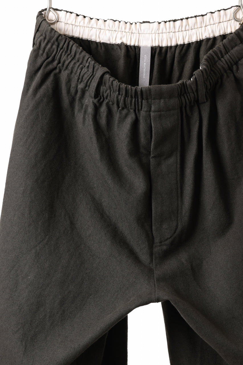 画像をギャラリービューアに読み込む, YUTA MATSUOKA dirts tapered trousers / sulfur dyed cotton linen gabardine (brown)