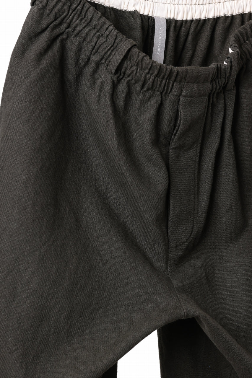 画像をギャラリービューアに読み込む, YUTA MATSUOKA dirts tapered trousers / sulfur dyed cotton linen gabardine (brown)