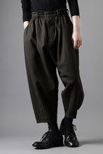 画像をギャラリービューアに読み込む, YUTA MATSUOKA dirts tapered trousers / sulfur dyed cotton linen gabardine (brown)