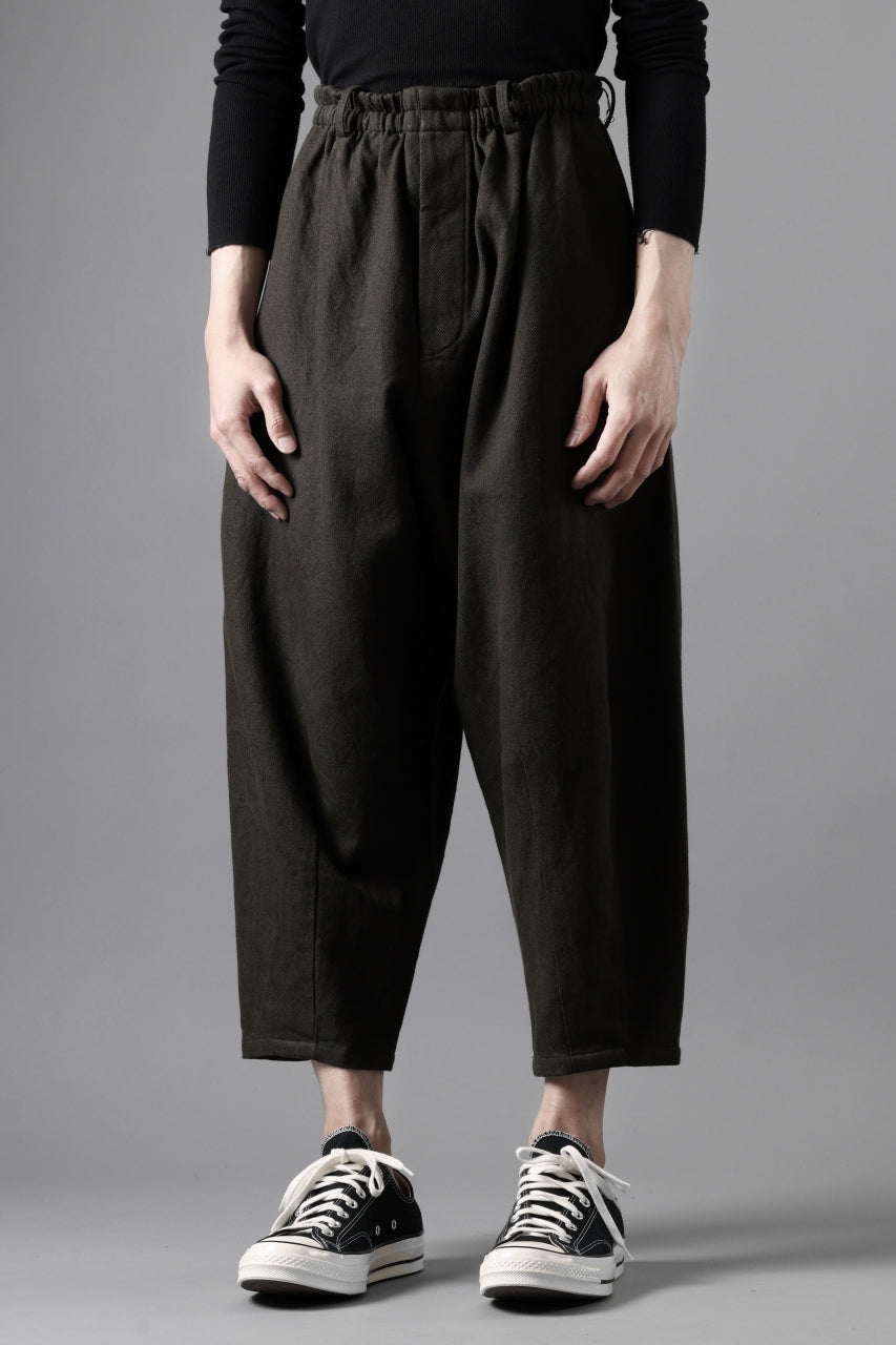画像をギャラリービューアに読み込む, YUTA MATSUOKA dirts tapered trousers / sulfur dyed cotton linen gabardine (brown)