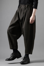 画像をギャラリービューアに読み込む, YUTA MATSUOKA dirts tapered trousers / sulfur dyed cotton linen gabardine (brown)