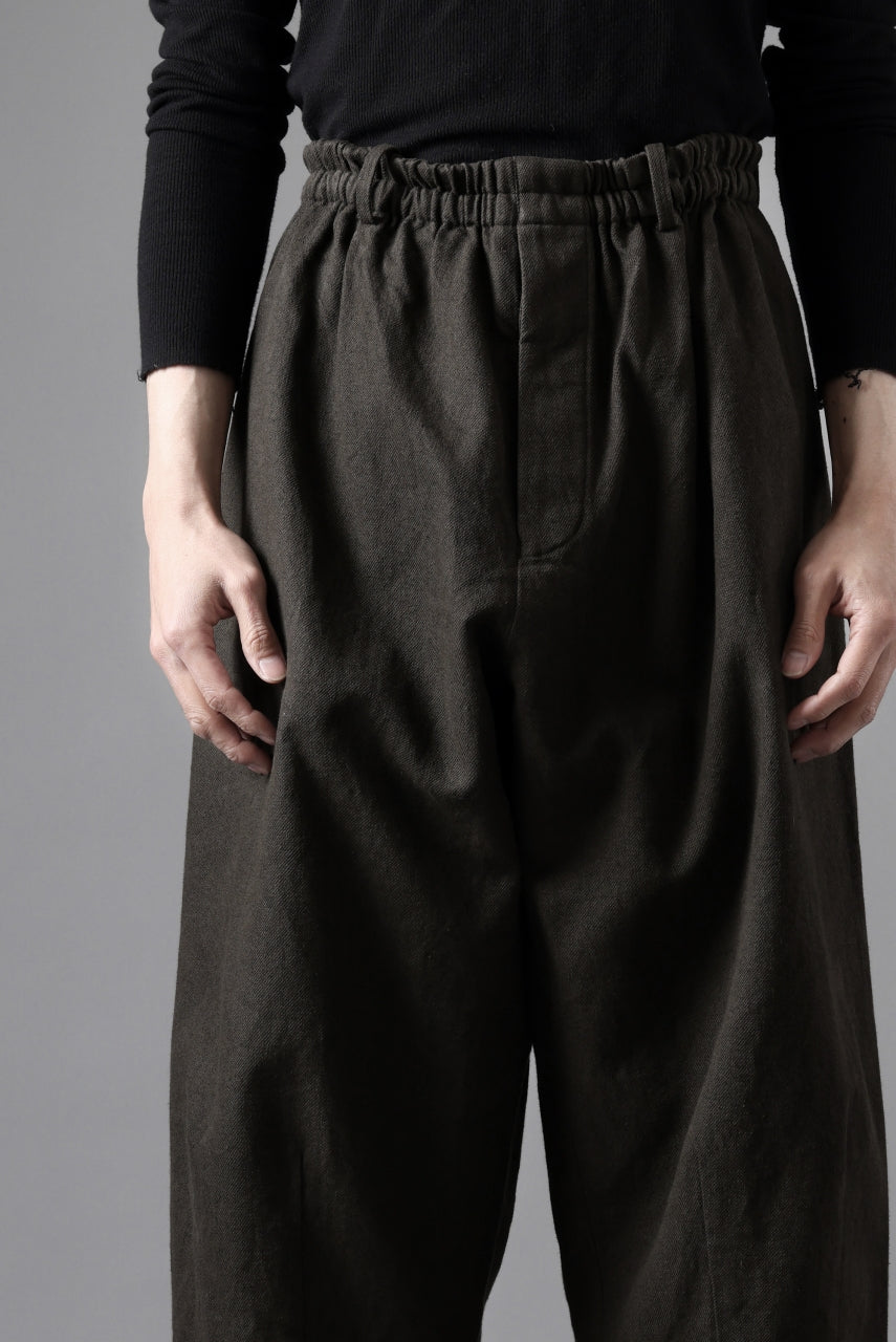 YUTA MATSUOKA dirts tapered trousers / sulfur dyed cotton linen gabardine (brown)
