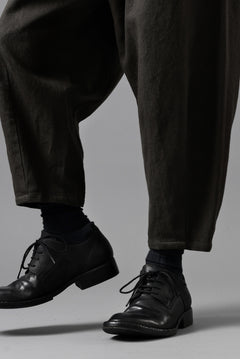 画像をギャラリービューアに読み込む, YUTA MATSUOKA dirts tapered trousers / sulfur dyed cotton linen gabardine (brown)