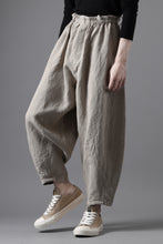 画像をギャラリービューアに読み込む, YUTA MATSUOKA dirts tapered trousers / no.14 linen canvas (ecru)