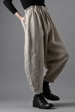 画像をギャラリービューアに読み込む, YUTA MATSUOKA dirts tapered trousers / no.14 linen canvas (ecru)