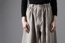 画像をギャラリービューアに読み込む, YUTA MATSUOKA dirts tapered trousers / no.14 linen canvas (ecru)