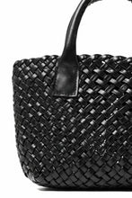 Load image into Gallery viewer, ISAMU KATAYAMA BACKLASH VEGETABLE TANNED BUFFALO MUSOU INTRECCIATO SMALL TOTE BAG (BLACK)